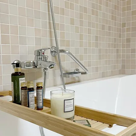 Riviera Waterfront 3 Bedrooms Private Parking アパート *