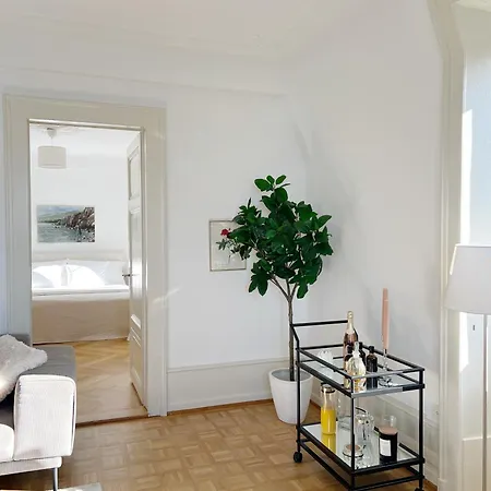 Riviera Waterfront 3 Bedrooms Private Parking 몽트뢰