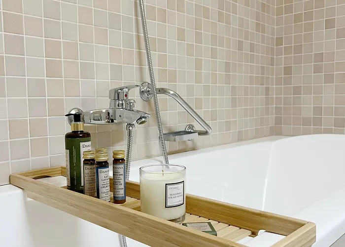 Riviera Waterfront 3 Bedrooms Private Parking Apartment *