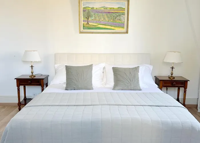 Riviera Waterfront 3 Bedrooms Private Parking *