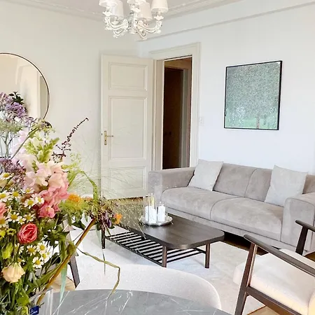 Riviera Waterfront 3 Bedrooms Private Parking * モントルー