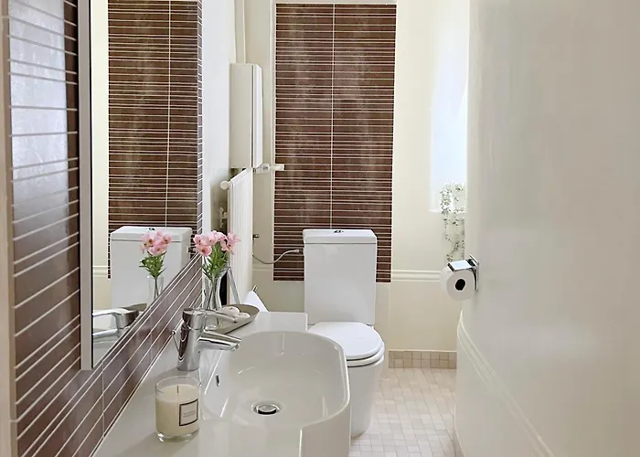 Riviera Waterfront 3 Bedrooms Private Parking *