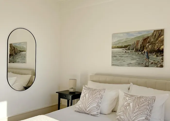 Riviera Waterfront 3 Bedrooms Private Parking *